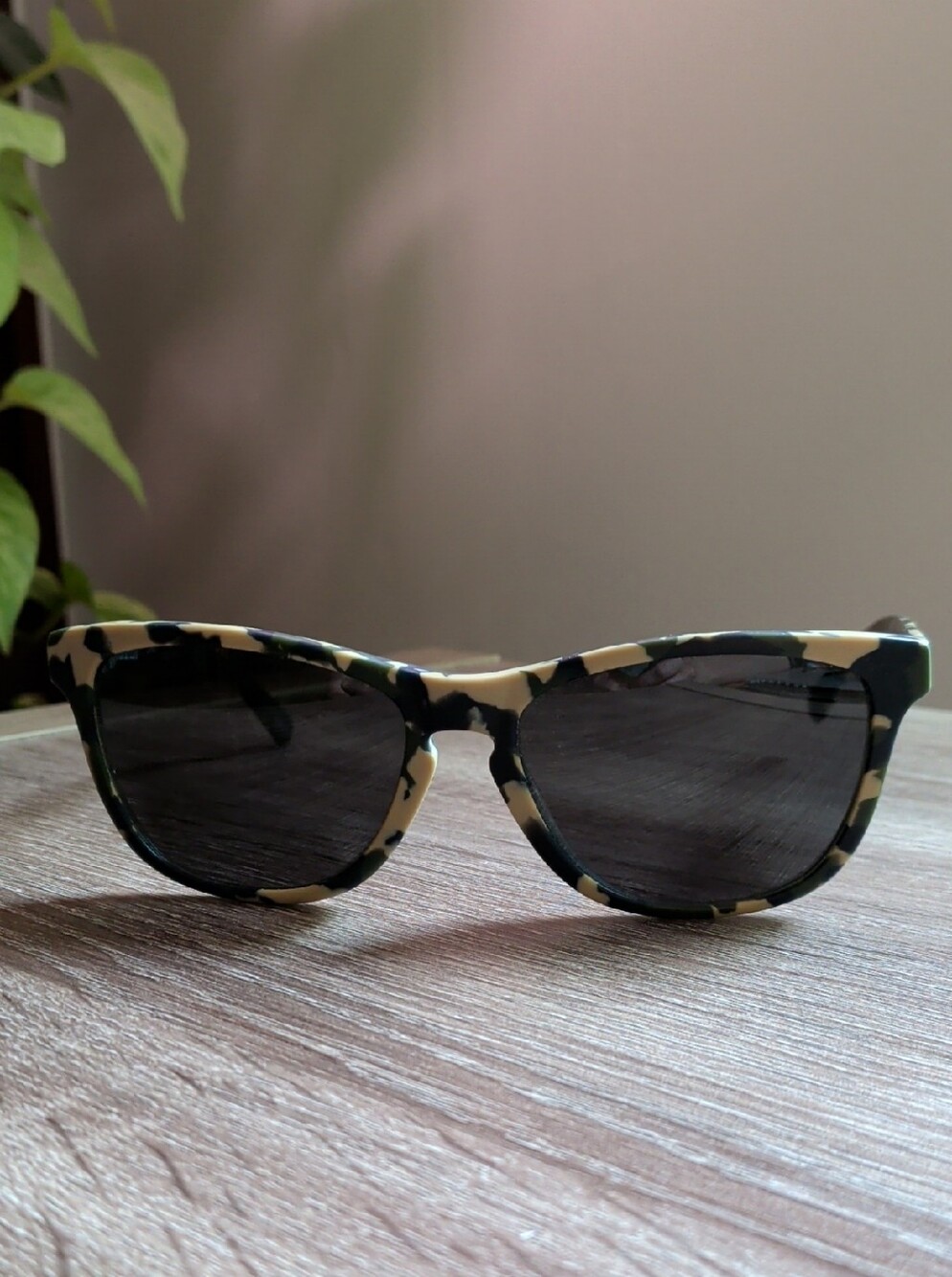 Oakley Men's Tan Camo Sunglasses 😎